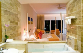 Oceanside Junior Suites at 5 Star All-Inclusive Resort